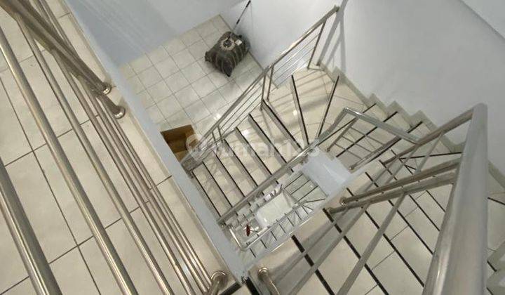 Rumah 3 Lantai SHM di Perumahan Komplek Mulia Residen., Medan 3