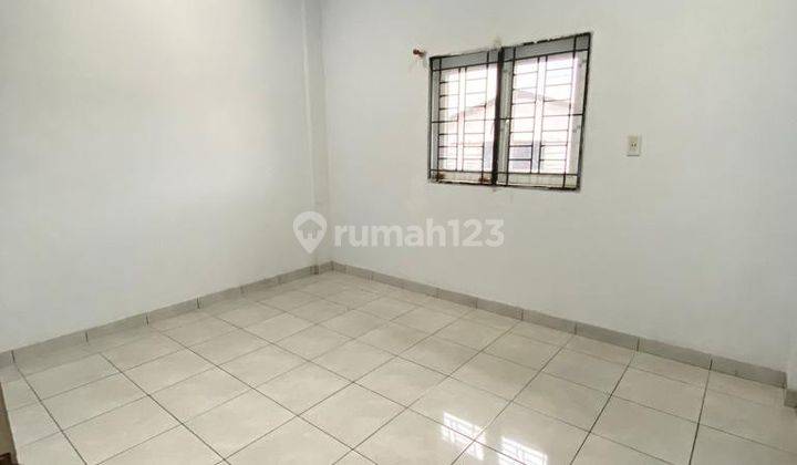 Rumah 3 Lantai SHM di Perumahan Komplek Mulia Residen., Medan 8