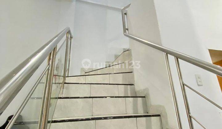 Rumah 3 Lantai SHM di Perumahan Komplek Mulia Residen., Medan 10
