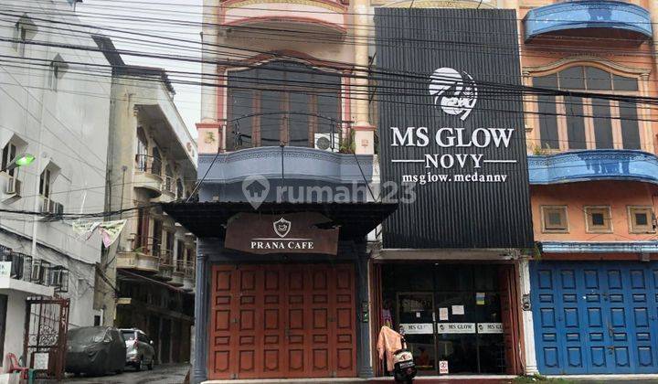 Ruko di Komp Mega Glugur Mas
jl Yos Sudarso, Medan 60 m Bagus 1