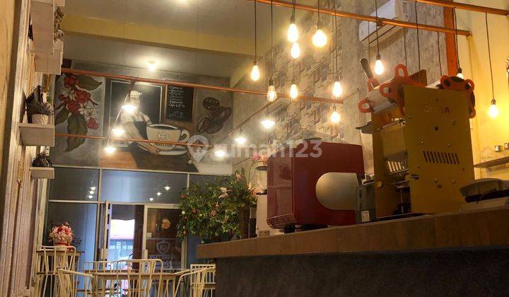 Ruko di Komp Mega Glugur Mas
jl Yos Sudarso, Medan 60 m Bagus 5