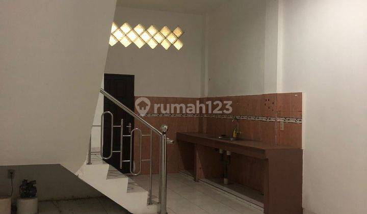 Rumah 2 Lantai Bagus Unfurnished SHM di Jl Pembangunan Krakatau, 6