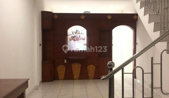Rumah 2 Lantai Bagus Unfurnished SHM di Jl Pembangunan Krakatau, 8
