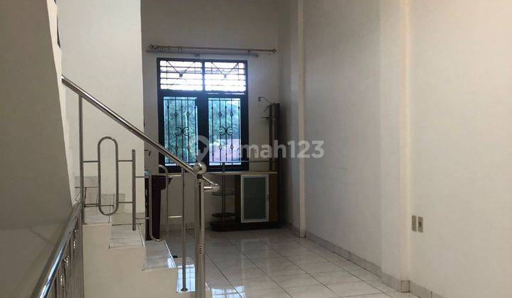 Rumah 2 Lantai Bagus Unfurnished SHM di Jl Pembangunan Krakatau, 11