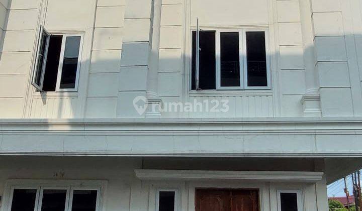 DIJUAL TOWNHOUSE DI KOMPLEK SETIA JADI  1