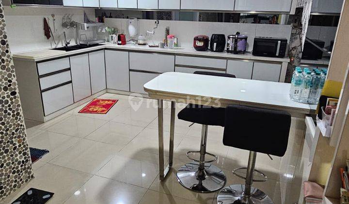Dijual Villa Siap Huni Full Furnish Di Komplek The Piazza Residence 2
