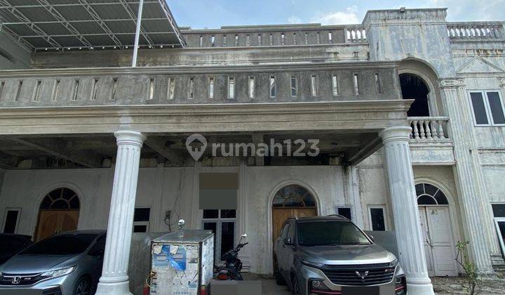 Dijual Villa di Jalan Bangau Komplek The Raztan Palace, Medan 1