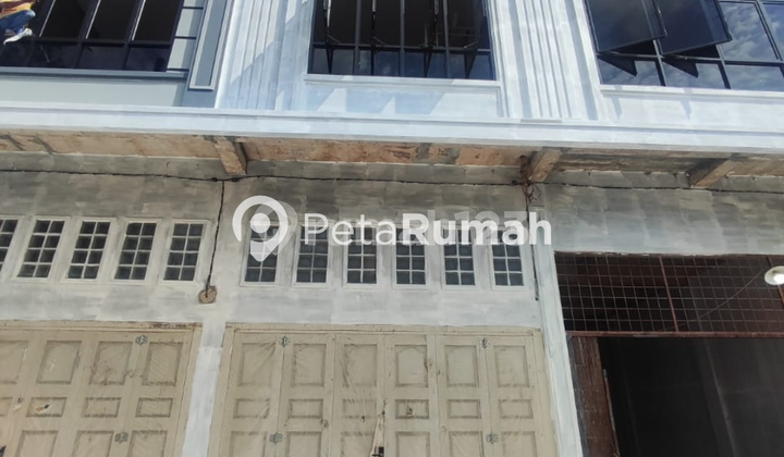 FOR RENT: ATTACHED SHOPHOUSE READY FOR OCCUPATION ON LETDA SUJONO STREET - TEMBUNG AREA