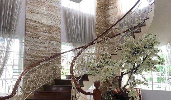 Dijual Villa Mewah Full Furnish Di Jl Lobak 1