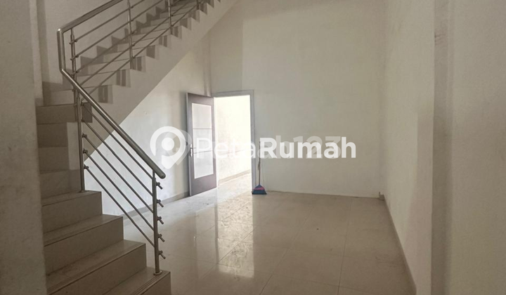 FOR RENT: CEMARA ASRI COMPLEX SHOPHOUSE, SUITABLE FOR BUSINESS