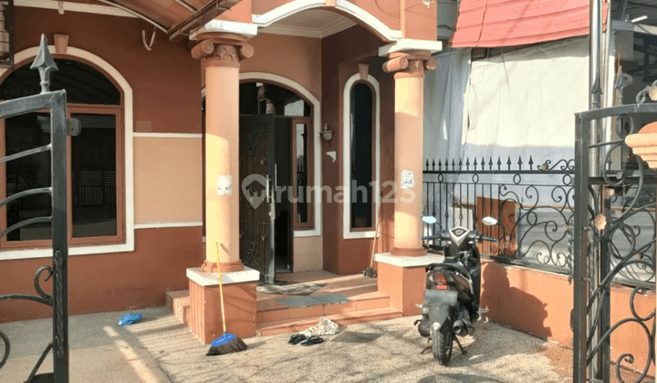 Dijual Townhouse SHM Siap Huni Jl Mesjid 1