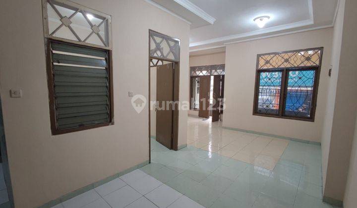 DiSEWAKAN Rumah Tanjung Duren lokasi strategis 2