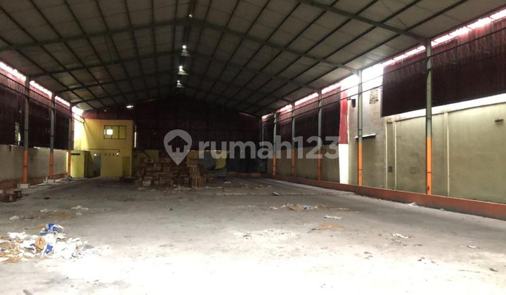 Gudang Dan Rumah Strategis Di Jl Menteng Raya  4