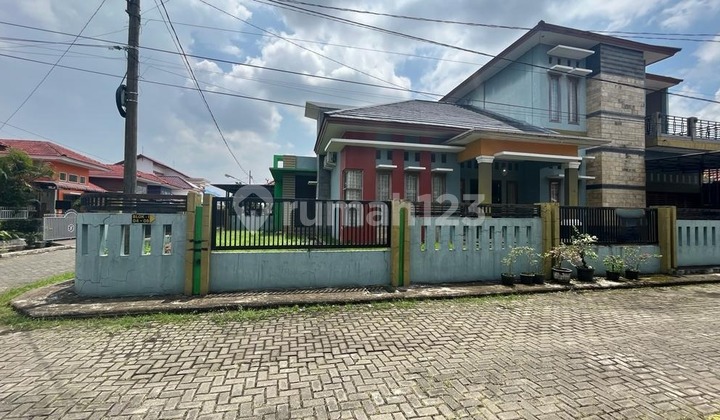 Dijual Rumah komplek cantik siap huni posisi hook 2