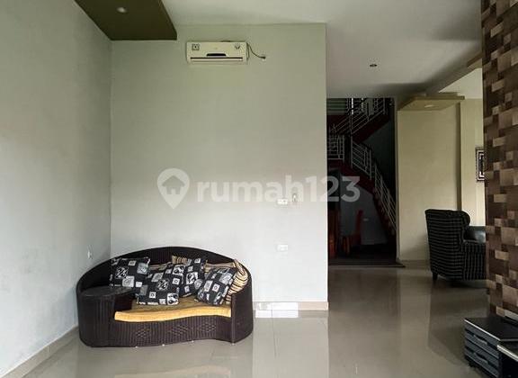Dijual Rumah komplek cantik siap huni posisi hook 4