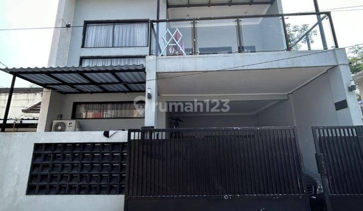 Dijual Rumah Cantik 3 Lantai di Arcamanik 1