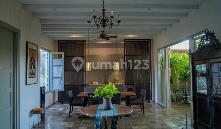 CLASSIC NEO COLONIAL HOUSE, FULLY FURNISHED FOR SALE  23