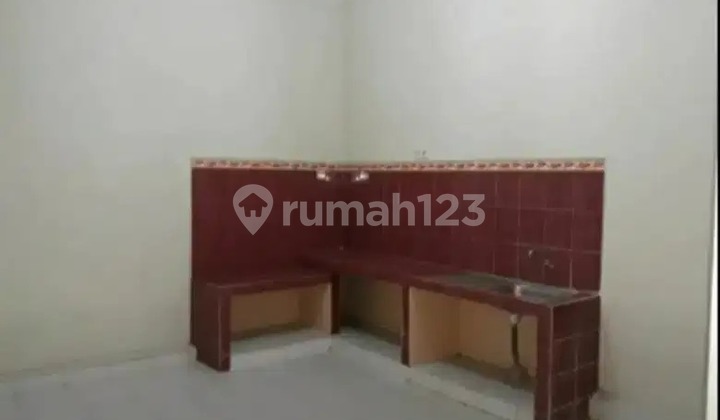Disewakan Rumah 2 Lantai Lokasi Strategis  3