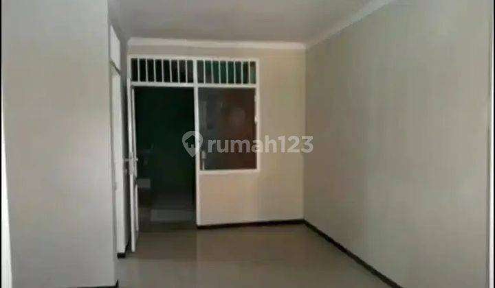 Disewakan Rumah 2 Lantai Lokasi Strategis  6