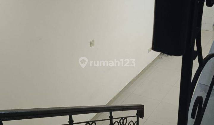 Rumah 2 Lantai Semi Furnished Cluster Alicante - Gading Serpong 2