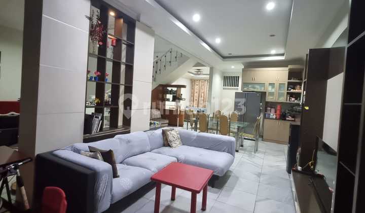 Disewakan Rumah 2 Lantai di Intercon kebon jeruk Full Furnished 1