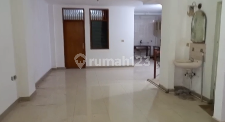 Di Sewakan Rapih Bebas Banjir RUMAH 3 Lantai di TOMANG PULO MACAN - Jakarta Barat Di Sewakan Rapih Bebas Banjir RUMAH 3 Lantai di TOMANG PULO MACAN - Jakarta Barat