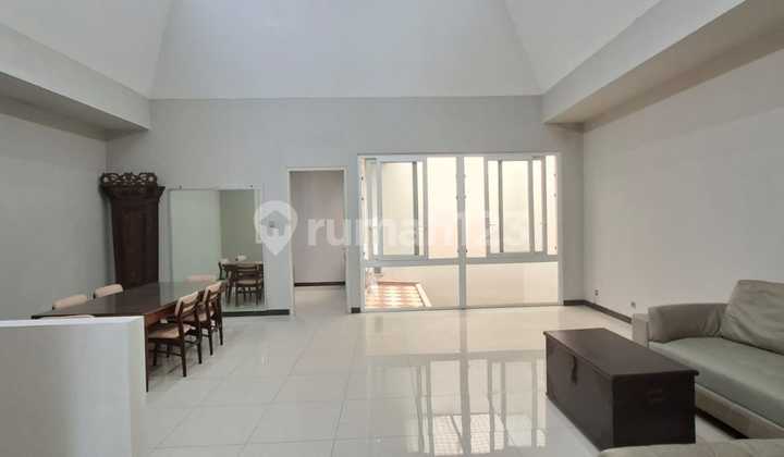 For Rent Beautiful 2-Story Fully Furnished House in Sunrise Garden - Kedoya - West Jakarta 2