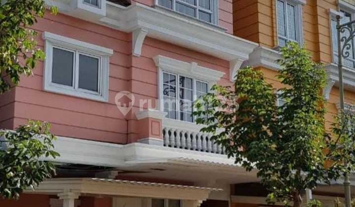 FOR SALE 3-Story House in Omaha Village Cluster, Gading Serpong, Semi-Furnished, Super Cheap