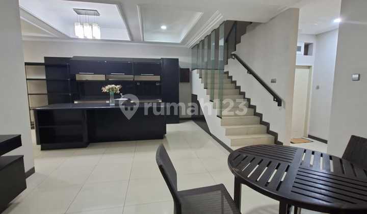 Disewakan Rumah Cantik 2 Lantai Full Furnished di Sunrise Garden - Kedoya - Jakarta Barat