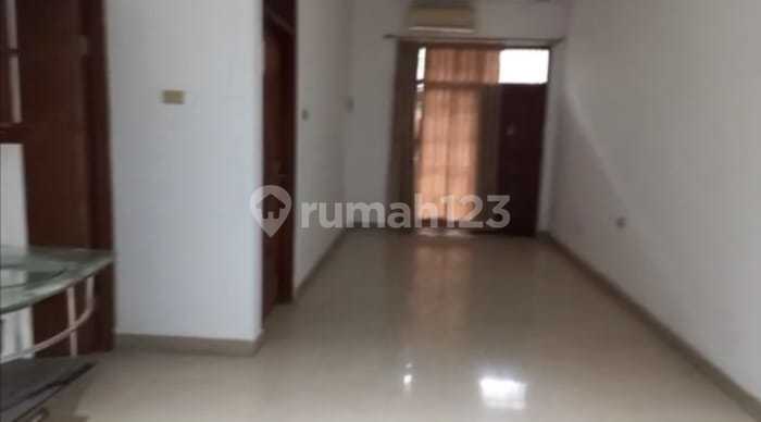 For Rent Neat Flood-Free 3-Story HOUSE in TOMANG PULO MACAN - West Jakarta 2