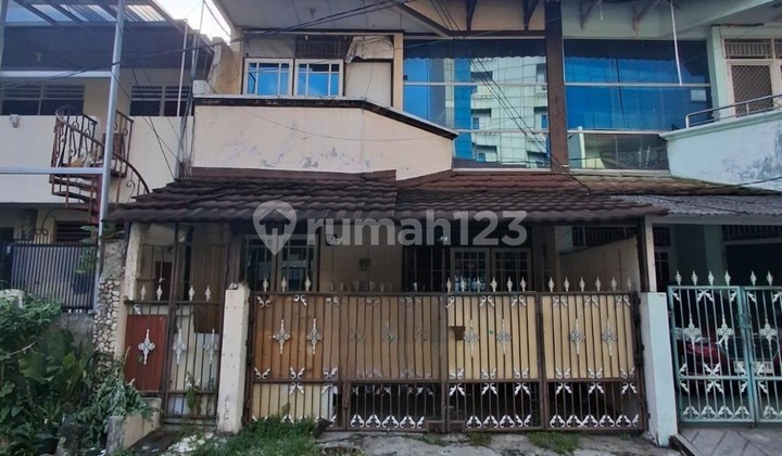 Disewakan Rumah 2½ Lantai di Jalan Pulo Macan Raya - Tomang - Jakarta Barat