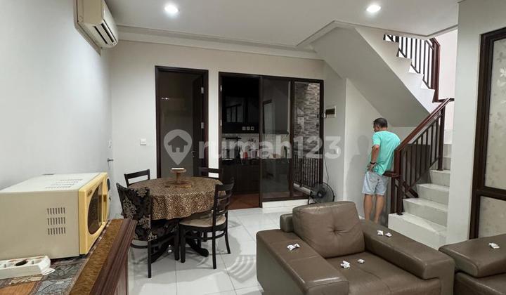 Disewakan Rumah Hoek 2 Lantai Semi Furnished di BSD City Greenwich Park Cluster Whelford