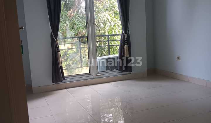 Disewakan / Wtl Rumah 2 Lantai Semi Furnished di Cluster Beryl, Gading Serpong Disewakan / Wtl Rumah 2 Lantai Semi Furnished di Cluster Beryl, Gading Serpong