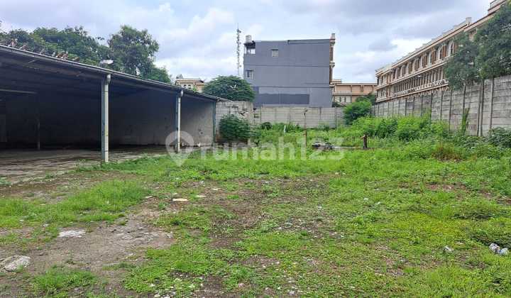 FOR RENT: Square Plot of Land, Suitable for Padel Court, 2300m², LOCATION in Kresek Near Green Lake Entrance - West Jakarta.