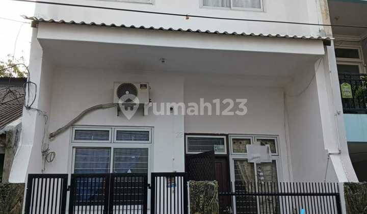 Disewakan Rumah Bagus 2½ Lantai di Tanjung Duren Barat - Jakarta Barat