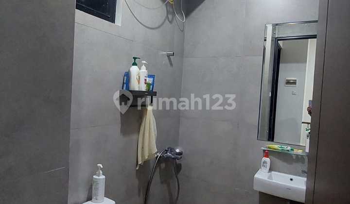 Disewakan Rumah 2 Lantai Full Furnished Posisi Hoek di Metland Puri - Cipondoh Tangerang
