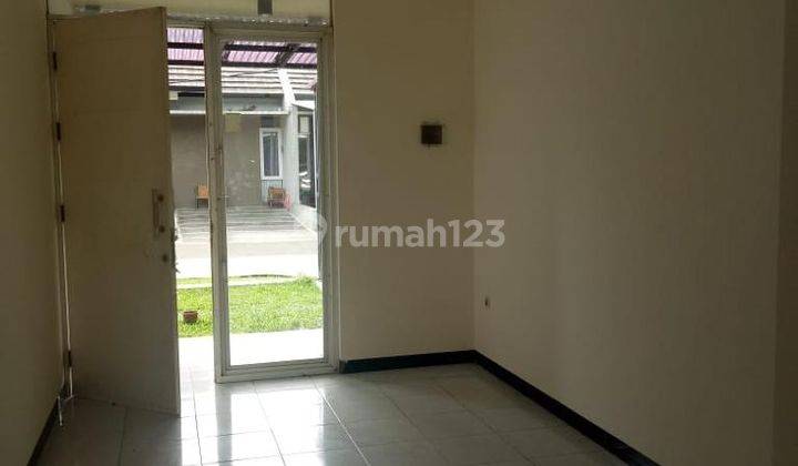 Rumah Minimalis Modern di Komplek Sommerville Taman Kopo Indah 1