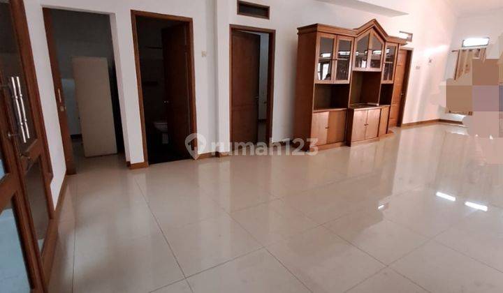 Rumah Strategis 2 Lantai di Cluster Cipedes Sayap Pasteur Bandung 2