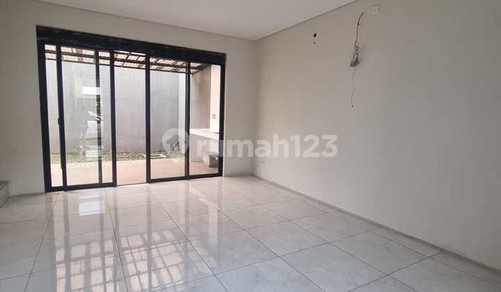 Rumah Murah 2 Lantai Dekat Taman di Kota Baru Parahyangan Bandung