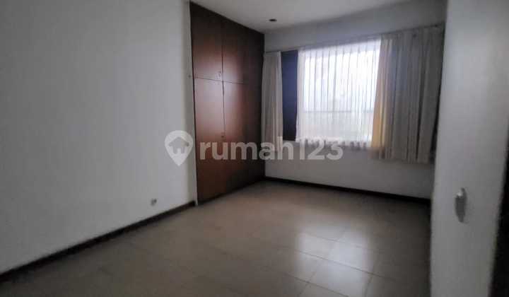 Sell Charming House/Villa With Pool in Hook Ciumbuleuit Bandung 2
