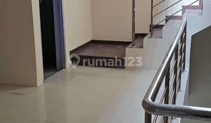 Rent a 3.5-Story Shop House on Mainroad Pasirkaliki, Bandung City 2