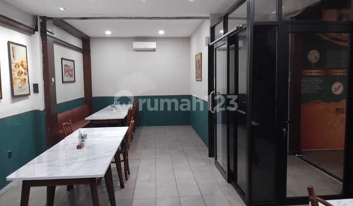 Good Commercial Space for Rent in the Riau Wing Area of Bandung City.