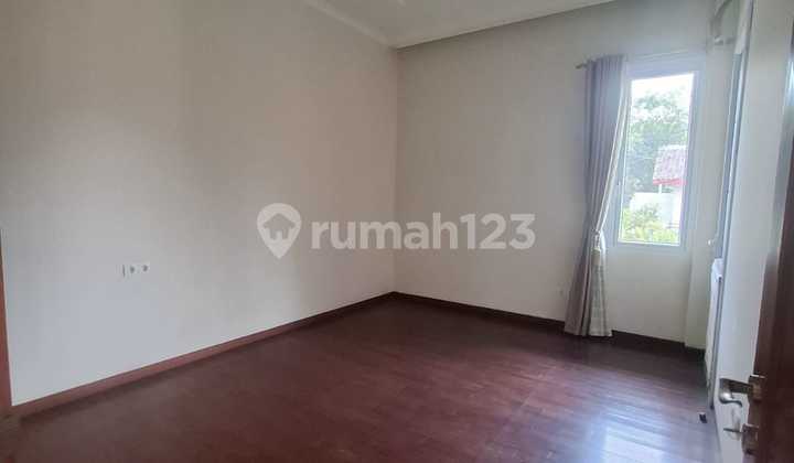 Jual / Sewa Rumah Lux Semi Furnish di Setramurni Bandung  2