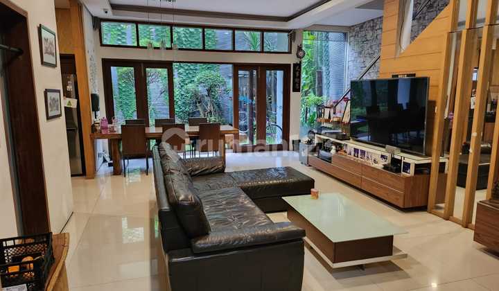 Rumah Mewah Full Furnish di Cluster Singgasana Pradana Bandung Rumah Mewah Full Furnish di Cluster Singgasana Pradana Bandung