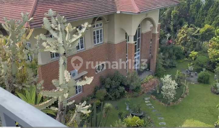 Jual Rumah Mewah Victorian Style Furnish di Sayap Dago Bandung