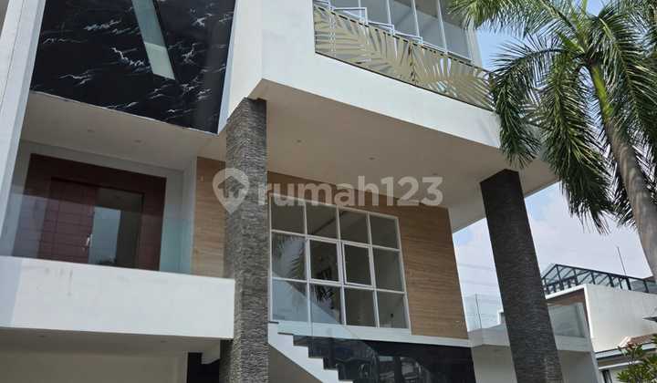 Rumah 3 Lantai Pik Florence 13x20 Kosongan 3 Bedroom Bagus