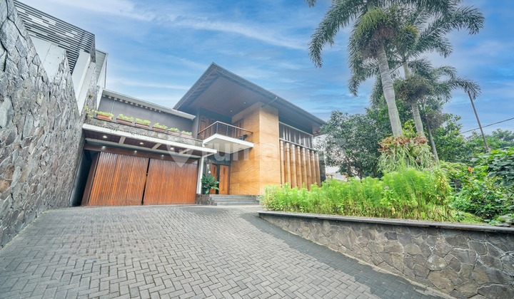 Luxury Homy House on Mainroad Dago, Bandung City, Price Below Bank Appraisal