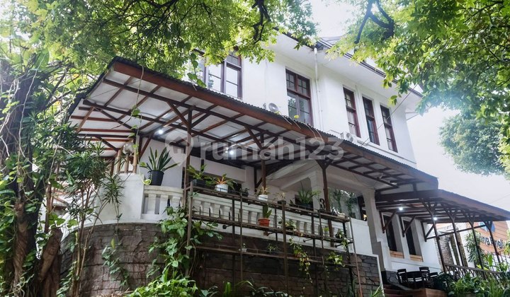 Rumah Herritage Luas Strategis Dekat Itb di Sayap Dago Kota Bandung