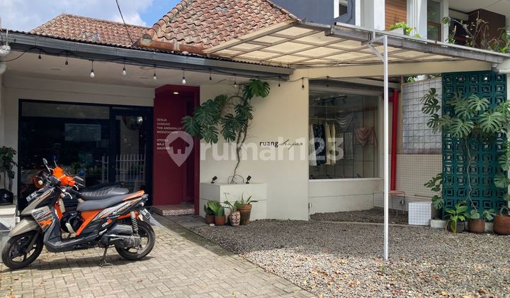 Rumah Siap Huni Lokasi Strategis untuk Usaha di Mainroad Sayap Riau Kota Bandung