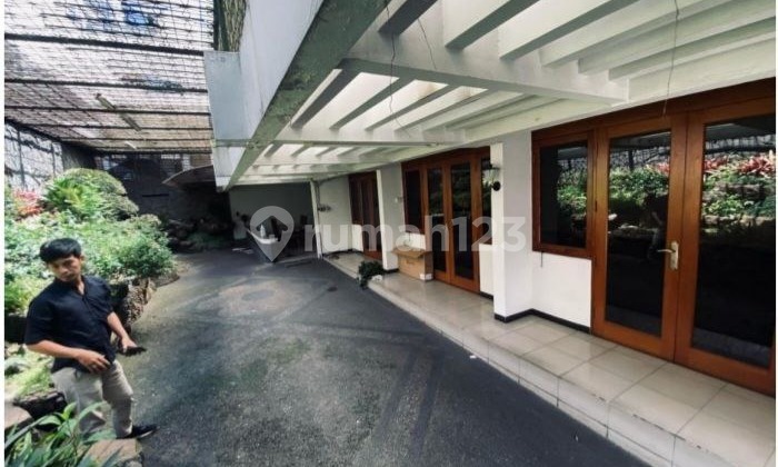 Rumah Luas Siap Huni Strategis Dekat Mall Bec dan Bip Sayap Dago di Pusat Kota Bandung Rumah Luas Siap Huni Strategis Dekat Mall Bec dan Bip Sayap Dago di Pusat Kota Bandung